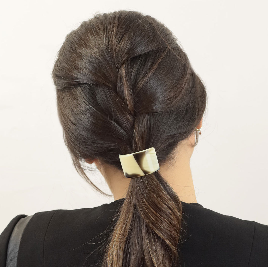 Zopf mit halbrundem Haargummi Dublin