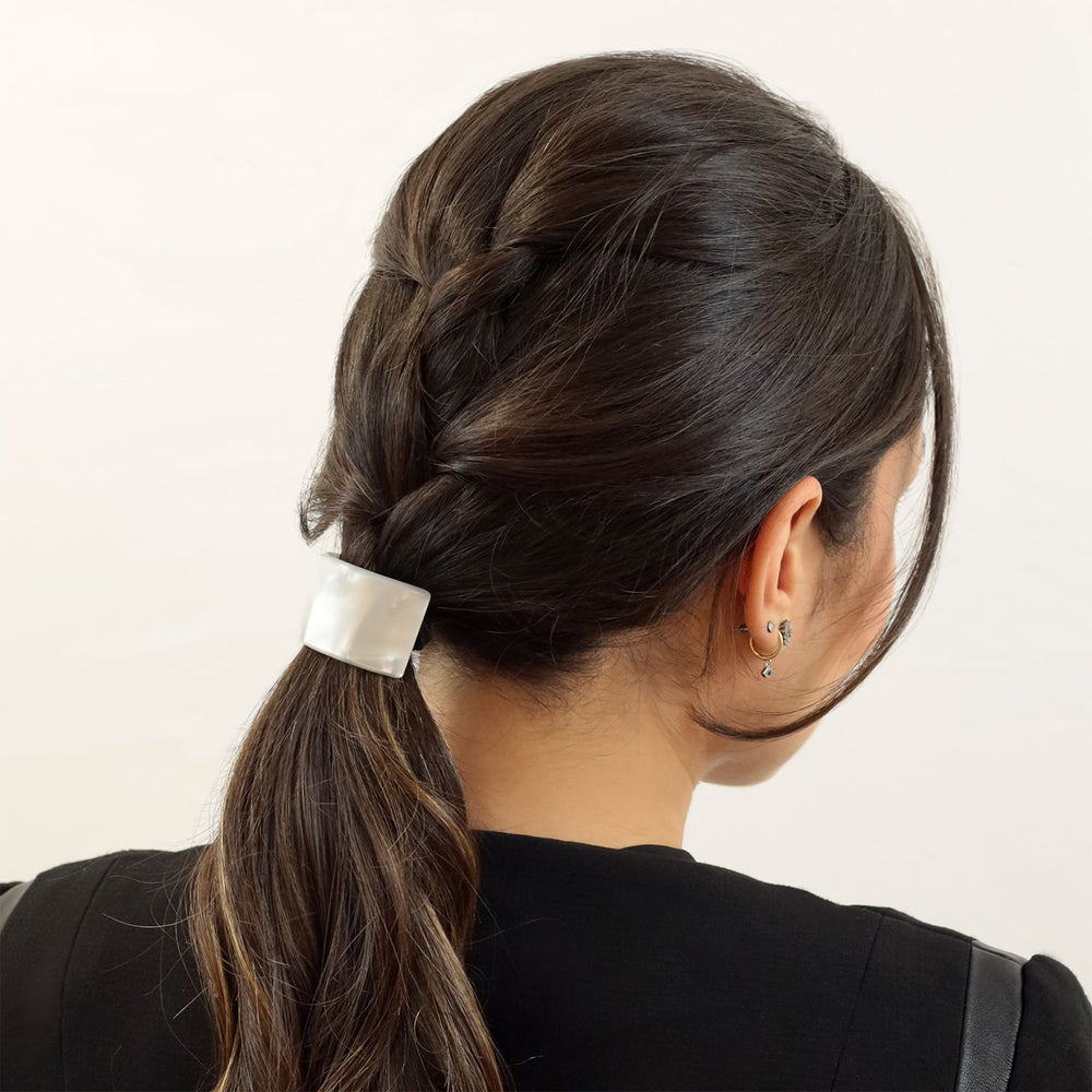 Zopf mit halbrundem Haargummi Florenz