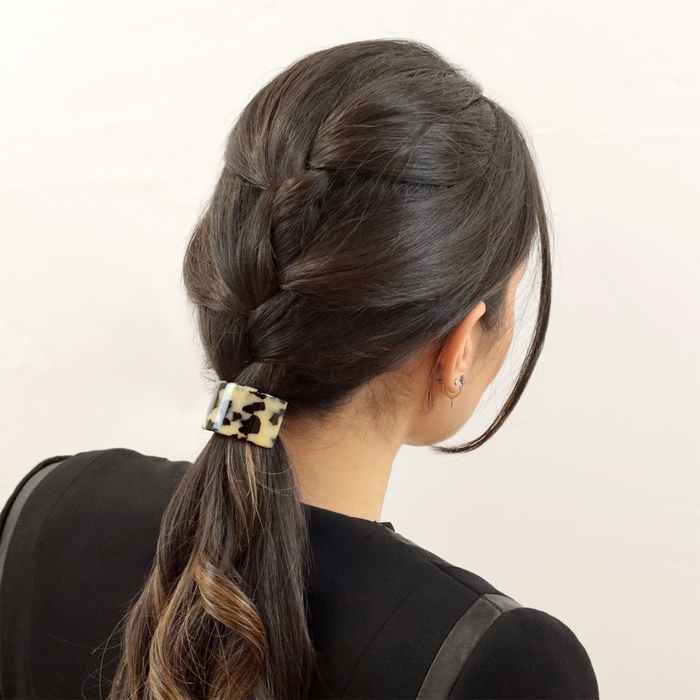 Zopf mit halbrundem Haargummi Lausanne