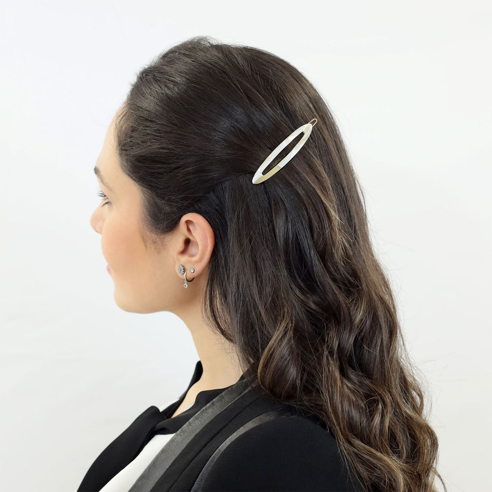 Frisur mit mittelgroßen, beigen, elliptischen Haarclip Recife mit Aussparung