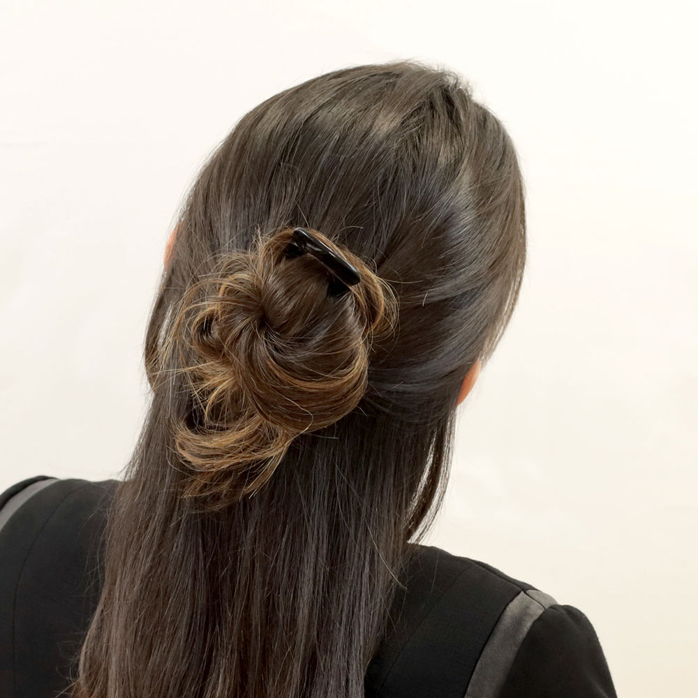 Halboffene Frisur mit kleiner Haarforke London