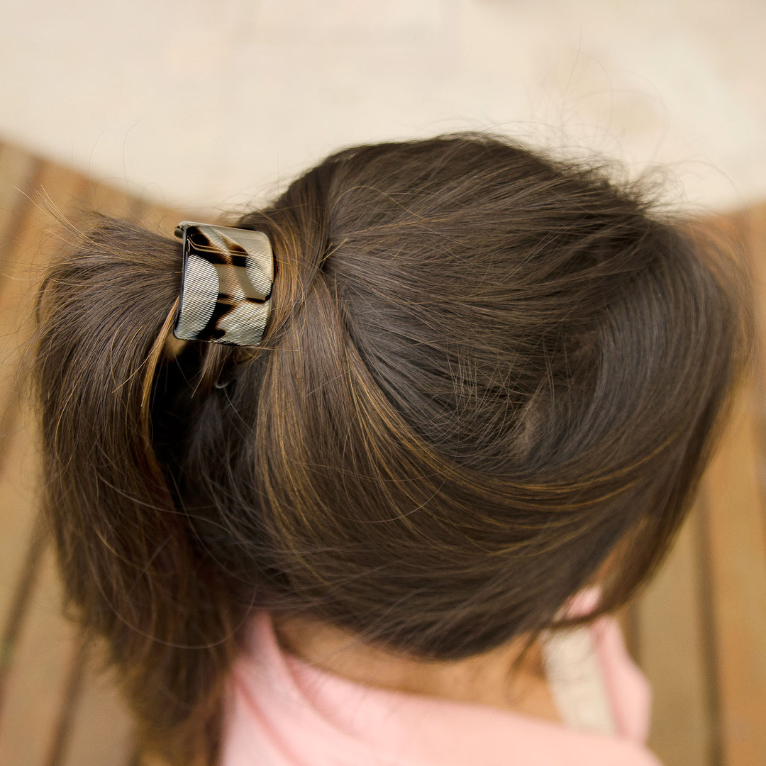 Zopf mit halbrundem Haargummi Bologna