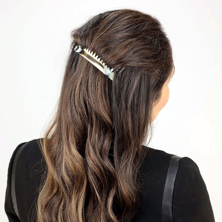 Halboffene Frisur mit großem Haarkamm Dublin