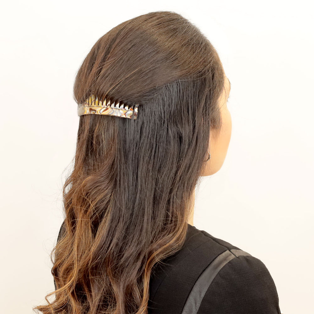 Halboffene Frisur mit großem Haarkamm St. Petersburg