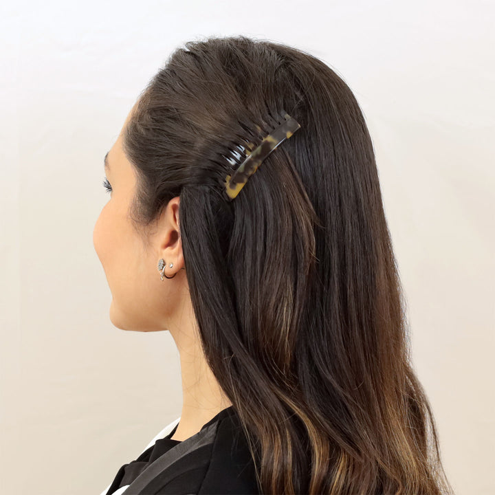 Frisur mit kleinem Haarkamm Paris