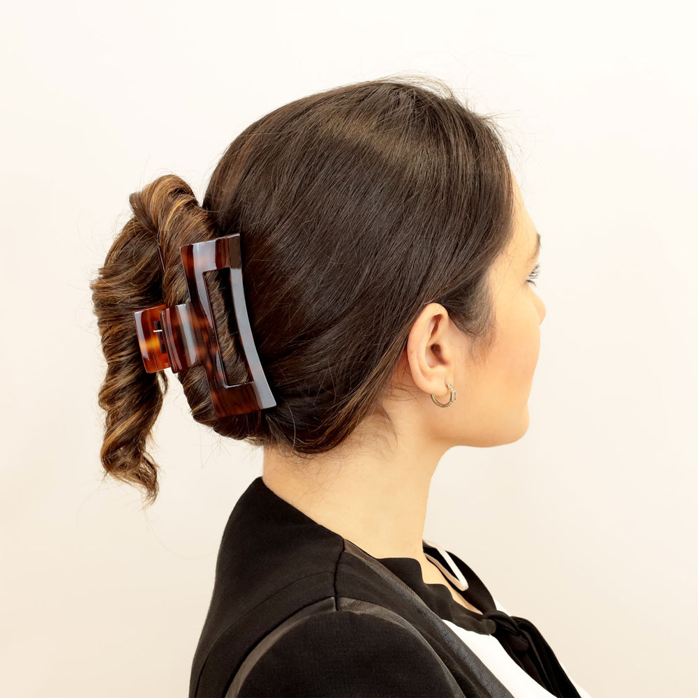 Frisur mit großer, rechteckiger Haarklammer Madrid mit Aussparung