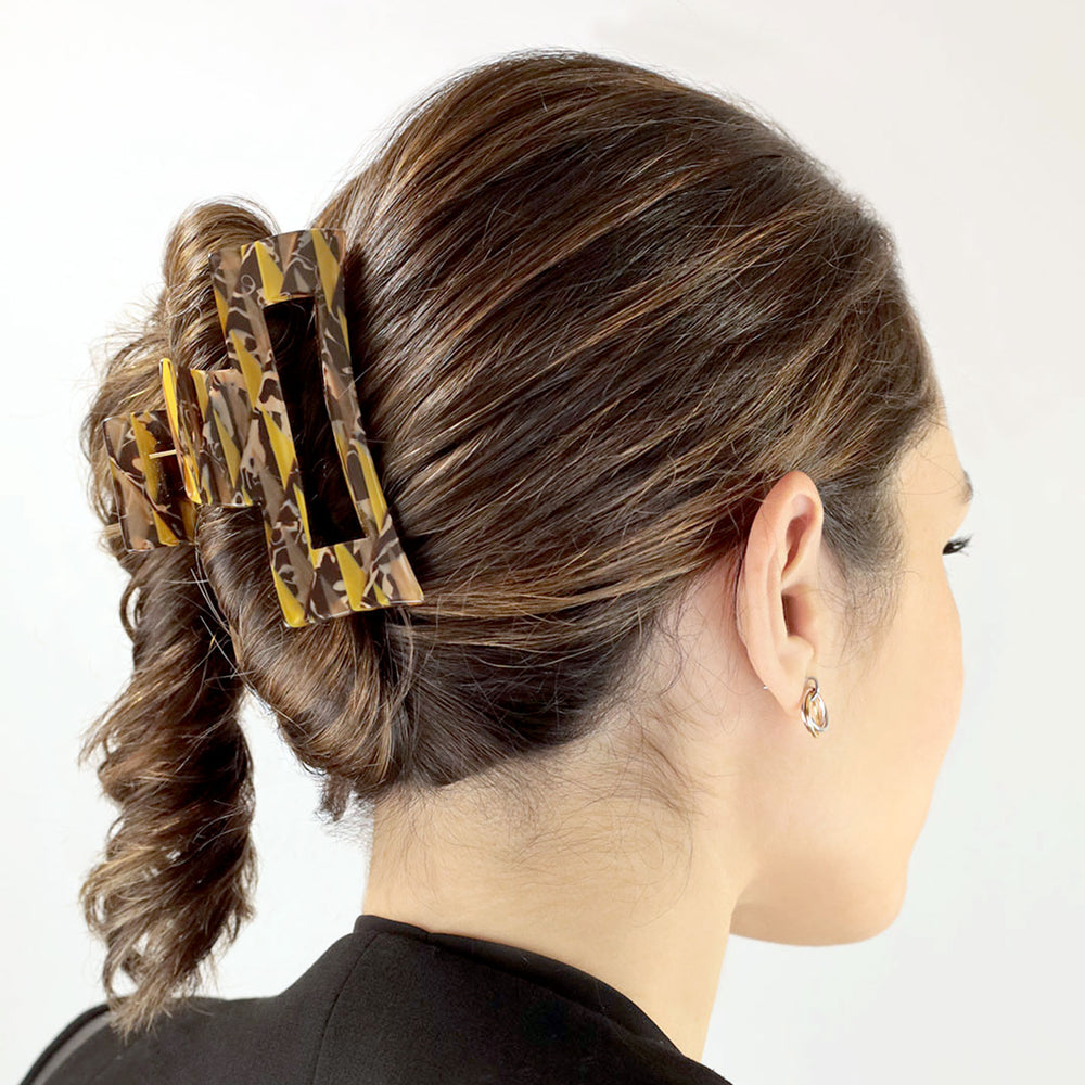 Frisur mit großer, rechteckiger Haarklammer Taipeh