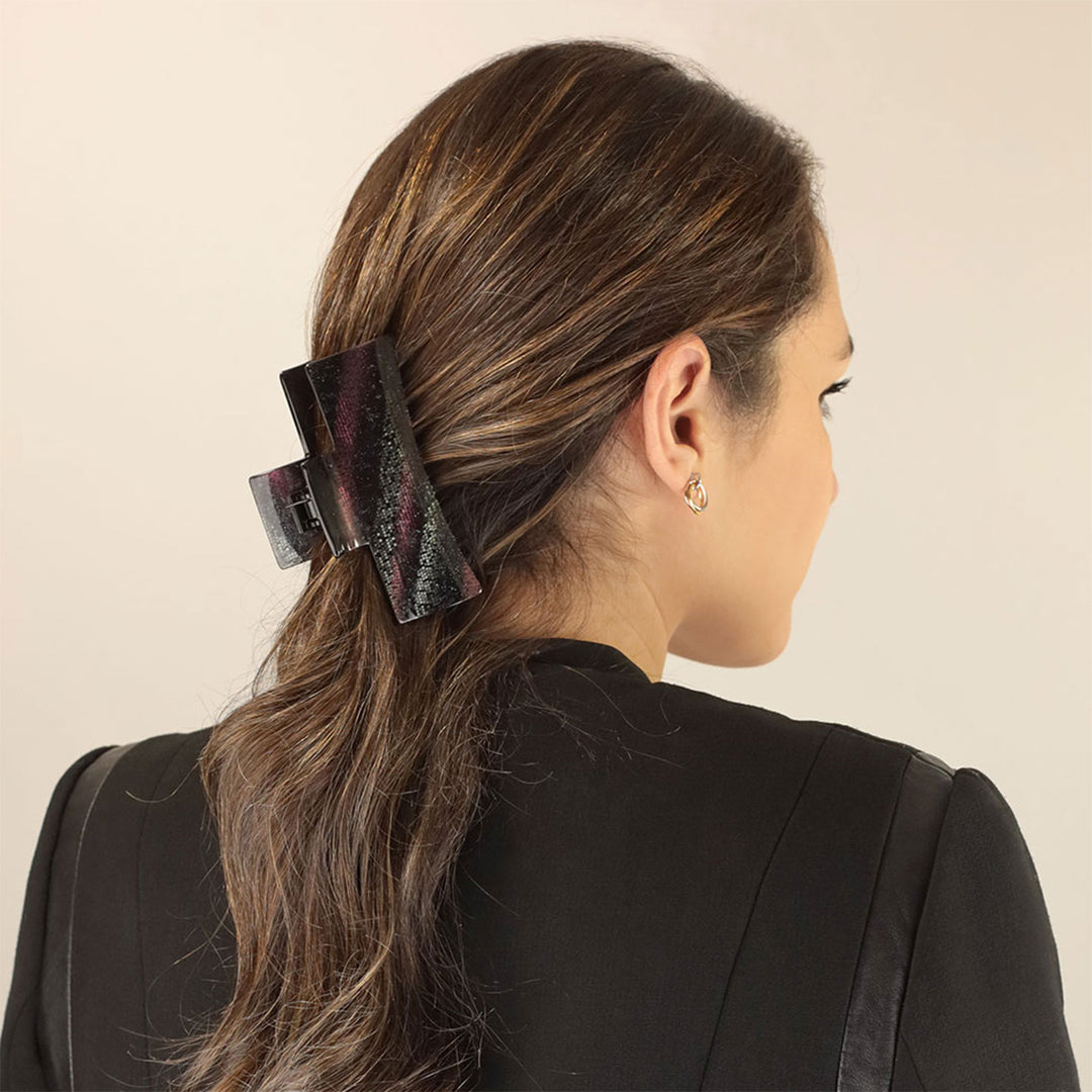 Frisur mit großer, rechteckiger Haarklammer Tokio