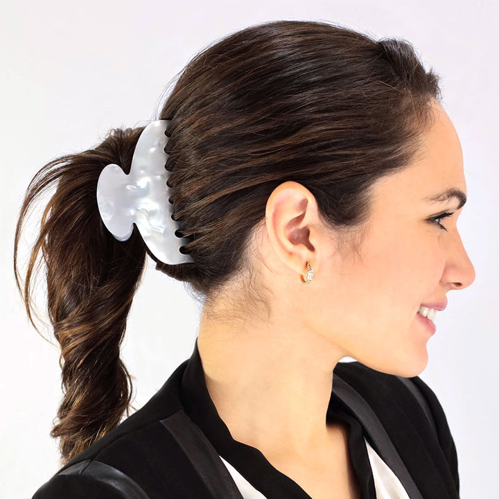 Frisur mit großer Haarklammer Florenz