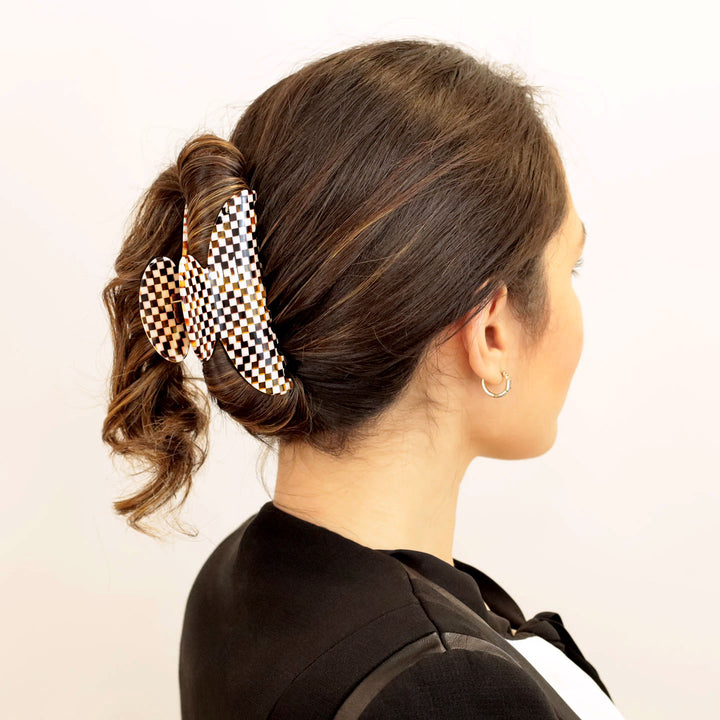 Frisur mit großer Haarklammer Lissabon
