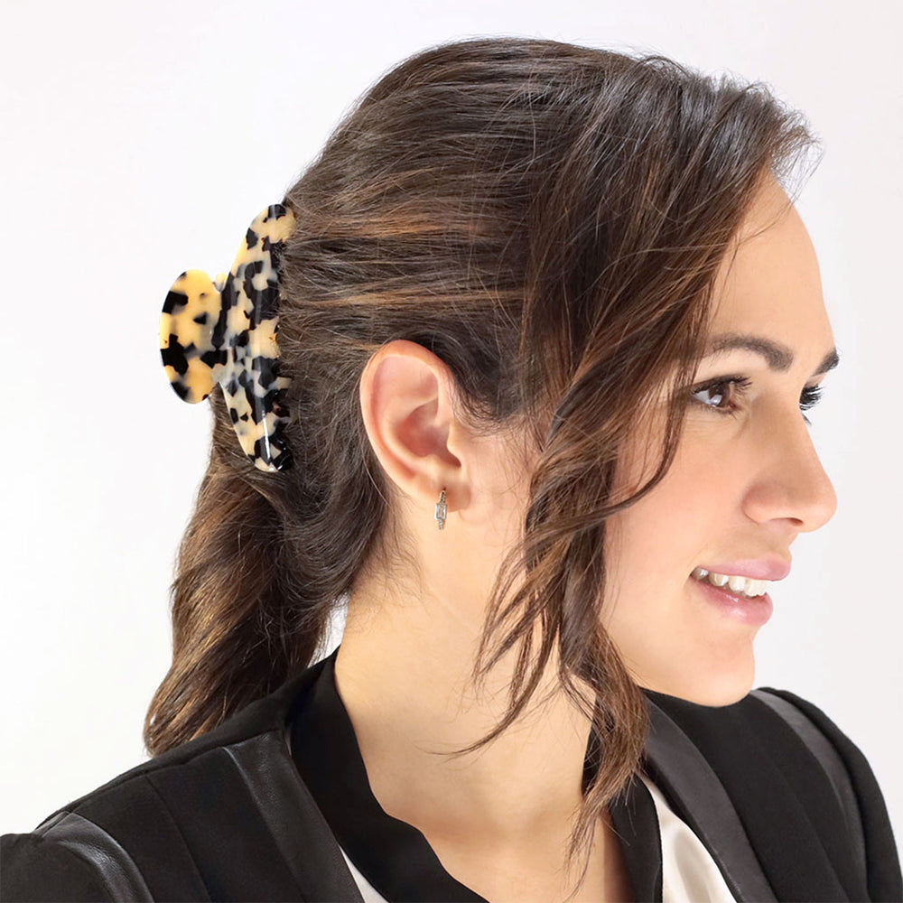 Frisur mit großer Haarklammer Lausanne