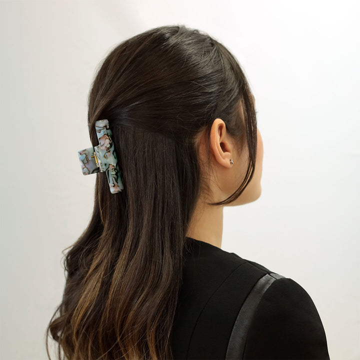 Halboffen Frisur mit großer, zylindrischer Haarklammer Cancun