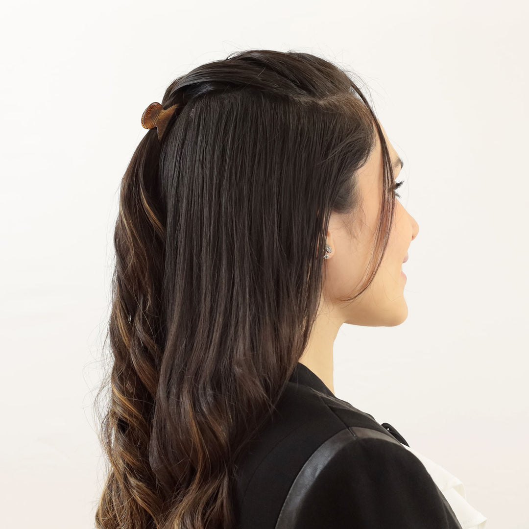 Halboffene Frisur mit kleiner Haarklammer Moskau