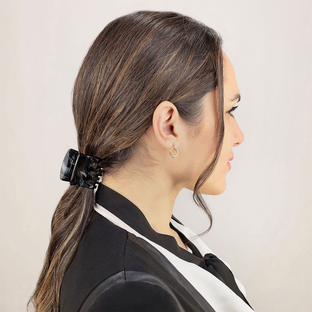 Zopf mit mittelgroßer, eckiger Haarklammer Mailand