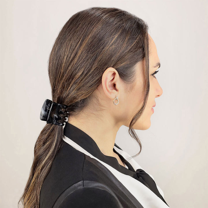 Zopf mit mittelgroßer, eckiger Haarklammer Mailand