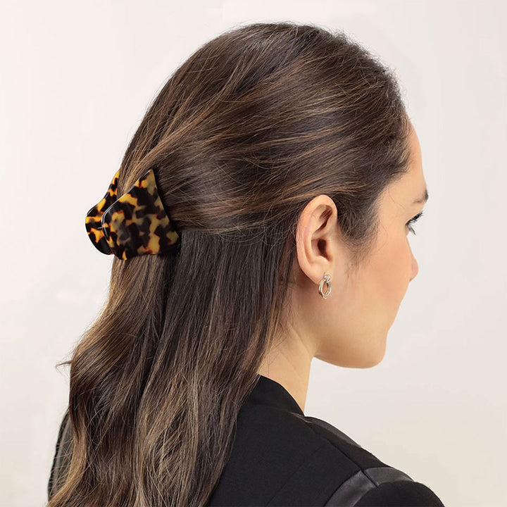 Halboffene Frisur mit mittelgroßer, trapezförmiger Haarklammer Paris