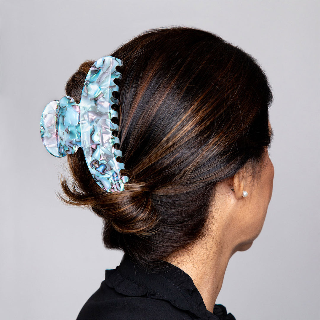 Hochsteckfrisur mit sehr großen Haarklammer Cancun für dickes Haar