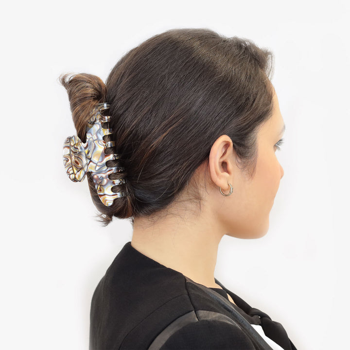 Hochsteckfrisur mit sehr großen Haarklammer St. Petersburg für dickes Haar