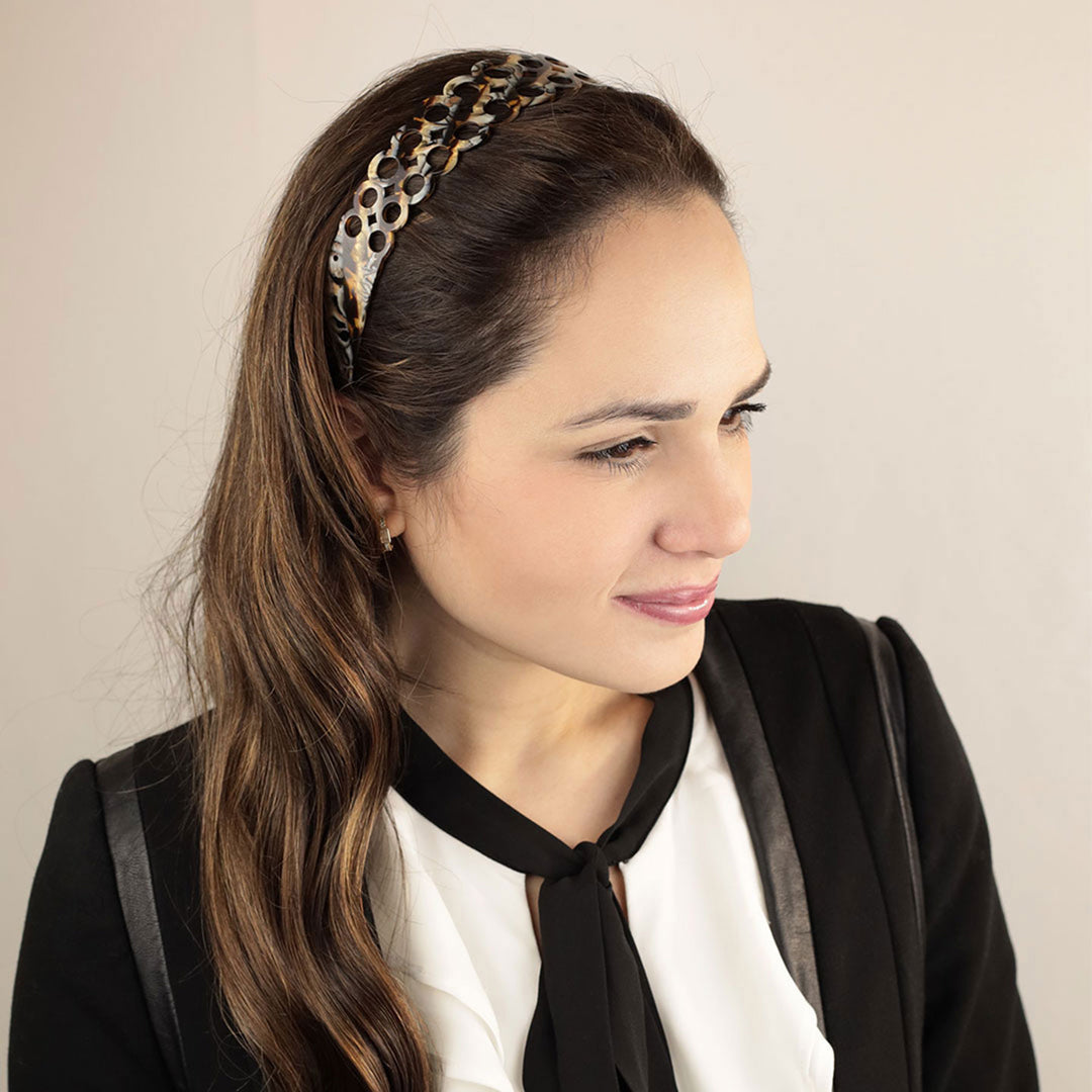 Frisur mit breiten, gold-silbernen Haarreif Kairo mit doppelter Ringreihe