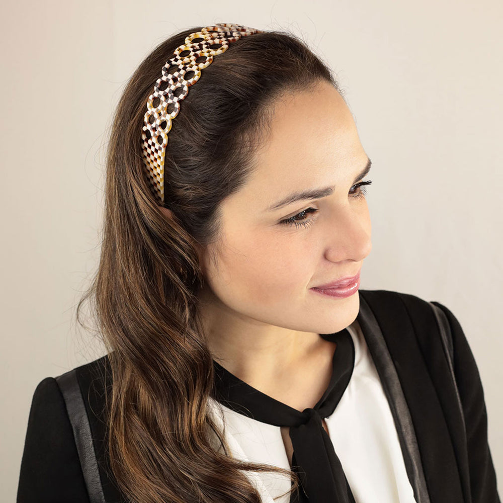 Frisur mit breiten, braun-beigen Haarreif Lissabon mit doppelter Ringreihe