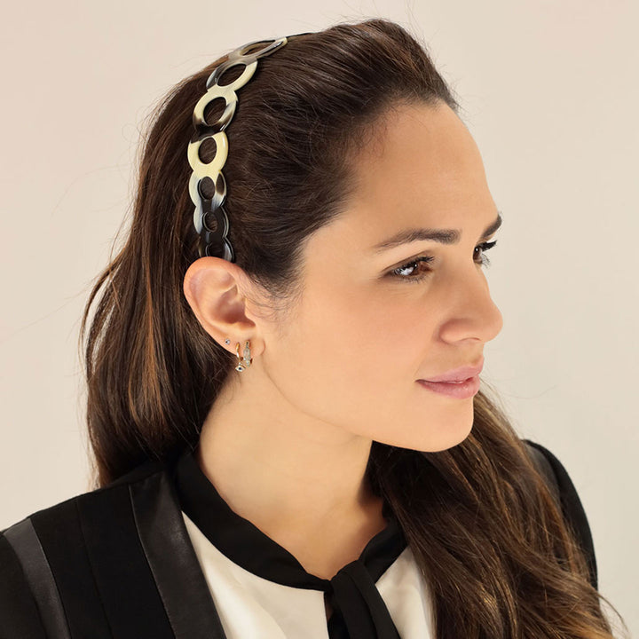 Frisur mit breiten, braun-beigen Haarreif Dublin mit Ringreihe