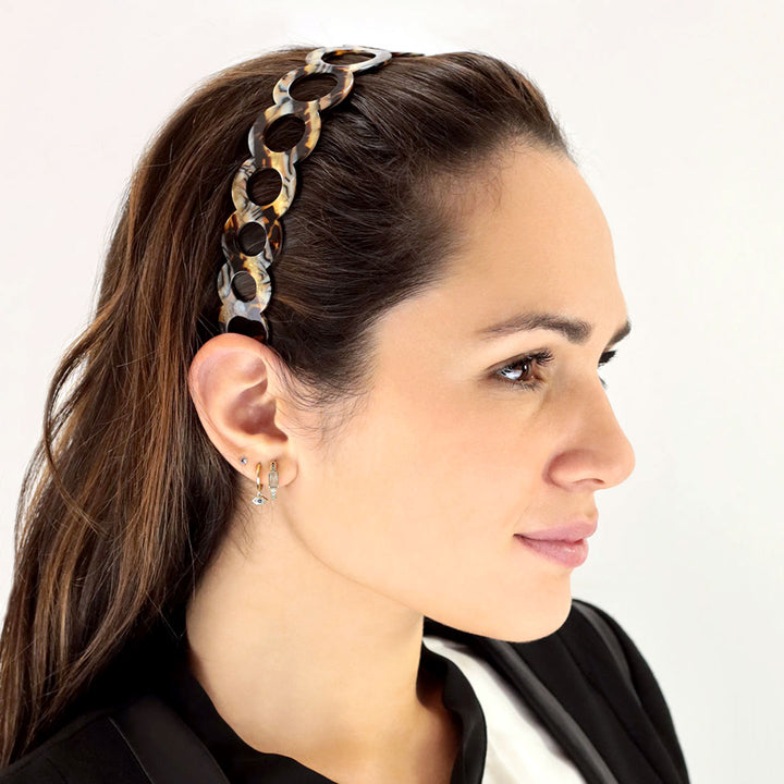 Frisur mit breiten, gold-silbernen Haarreif Kairo mit Ringreihe