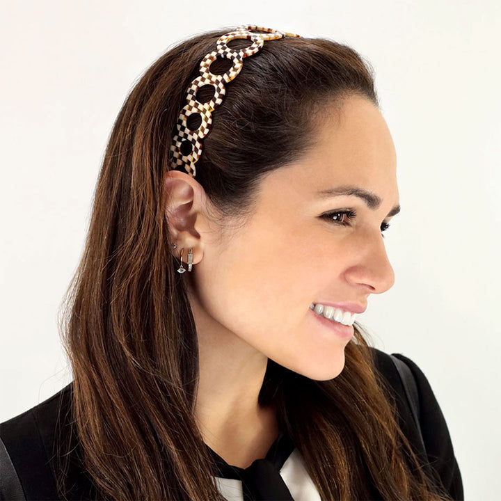 Frisur mit breiten, braun-beigen Haarreif Lissabon mit Ringreihe