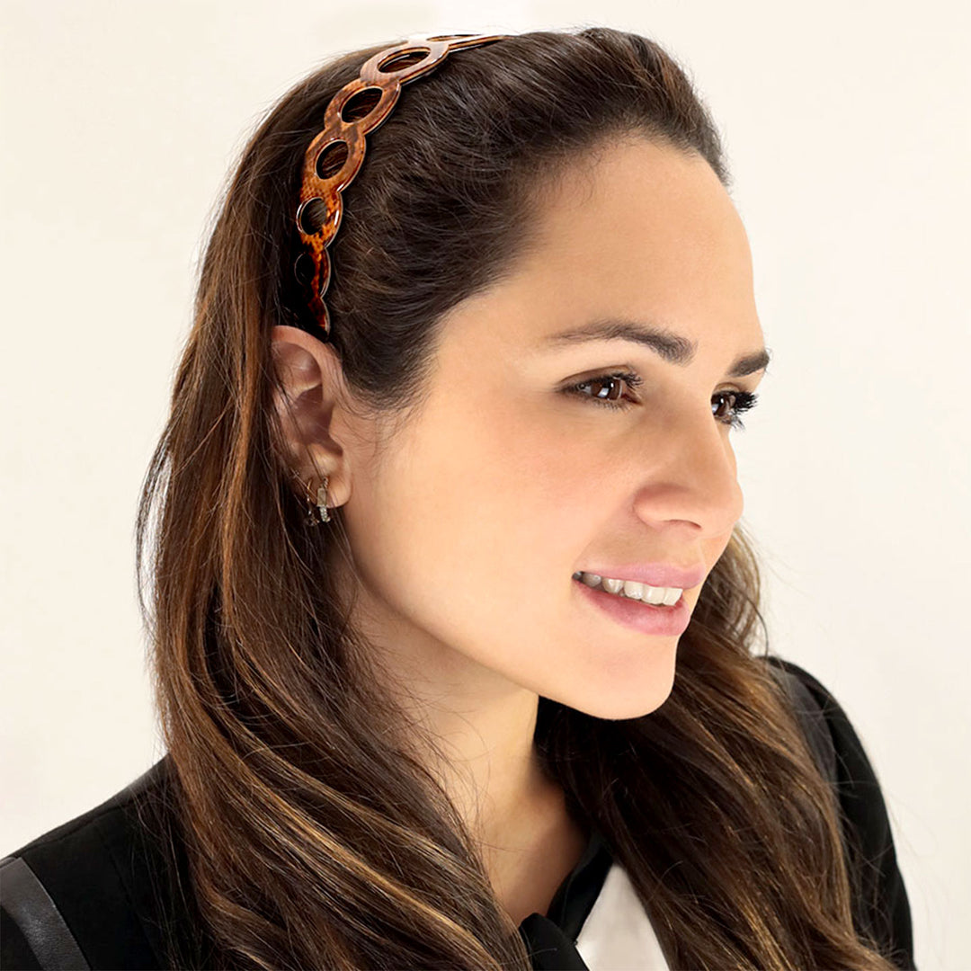 Frisur mit breiten, braunen Haarreif Las Vegas mit Ringreihe