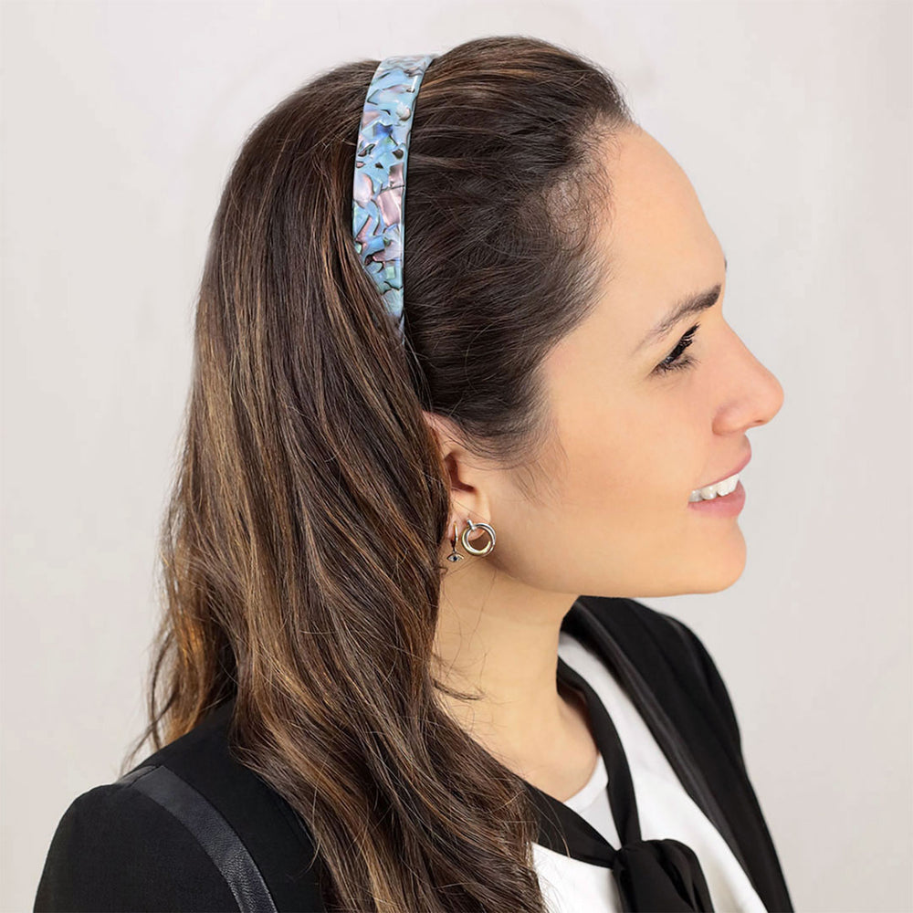 Frisur mit breiten, blauen Haarreif Cancún