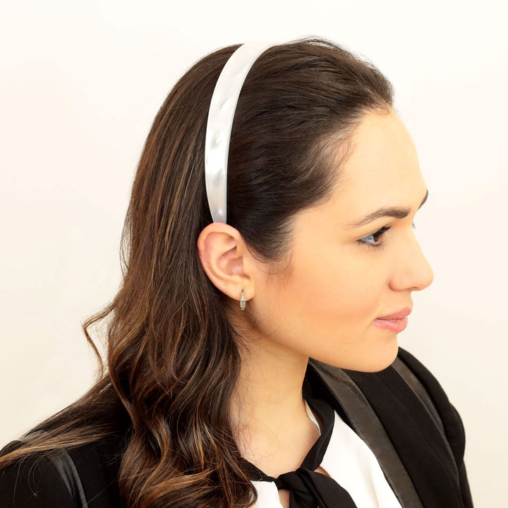 Frisur mit breiten, weißen Haarreif Florenz