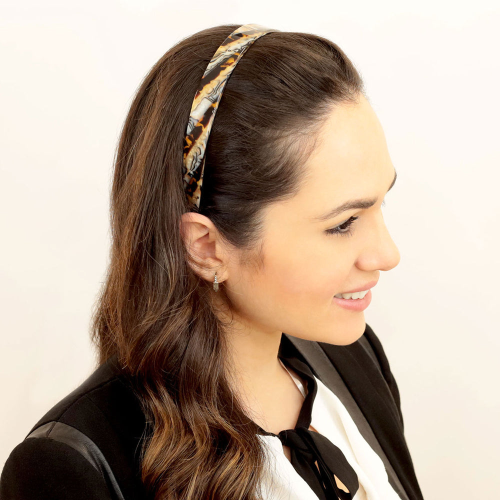 Frisur mit breiten, gold-silbernen Haarreif Kairo