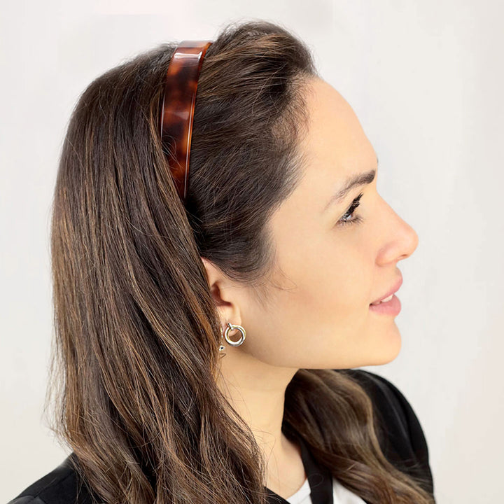 Frisur mit breiten, bernsteinfarbenen Haarreif Madrid