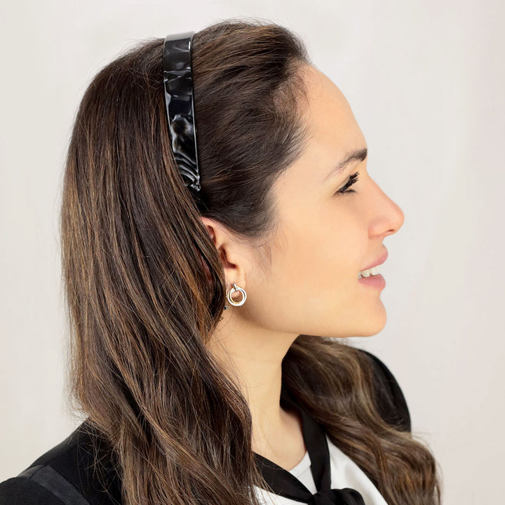 Frisur mit breiten, schwarzen Haarreif Mailand