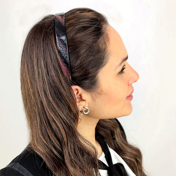 Frisur mit breiten, schwarz-lila Haarreif Tokio