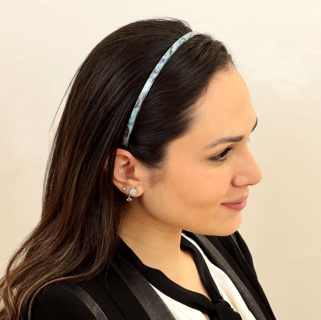 Frisur mit dünnen, blauen Haarreif Cancún