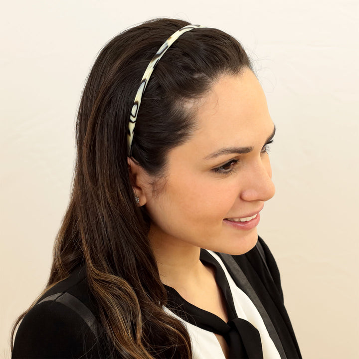 Frisur mit dünnen, braun-beigen Haarreif Dublin