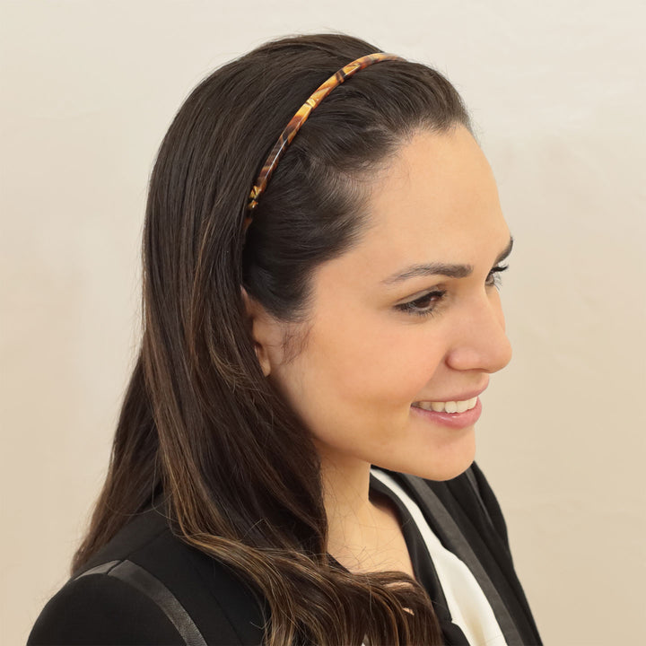 Frisur mit dünnen, goldenen, bernsteinfarbenen Haarreif Granada