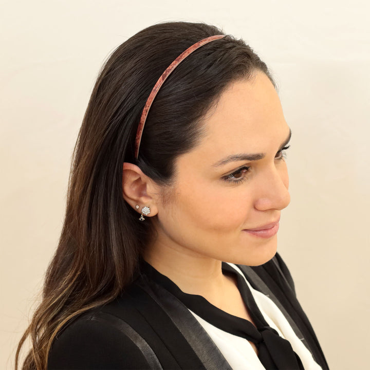 Frisur mit dünnen, roten Haarreif Jaipur