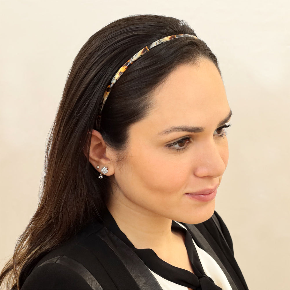 Frisur mit dünnen, gold-silbernen Haarreif Kairo