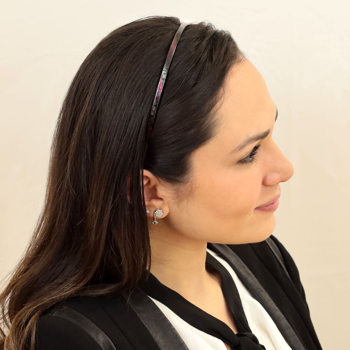 Frisur mit dünnen, schwarz-lila Haarreif Tokio