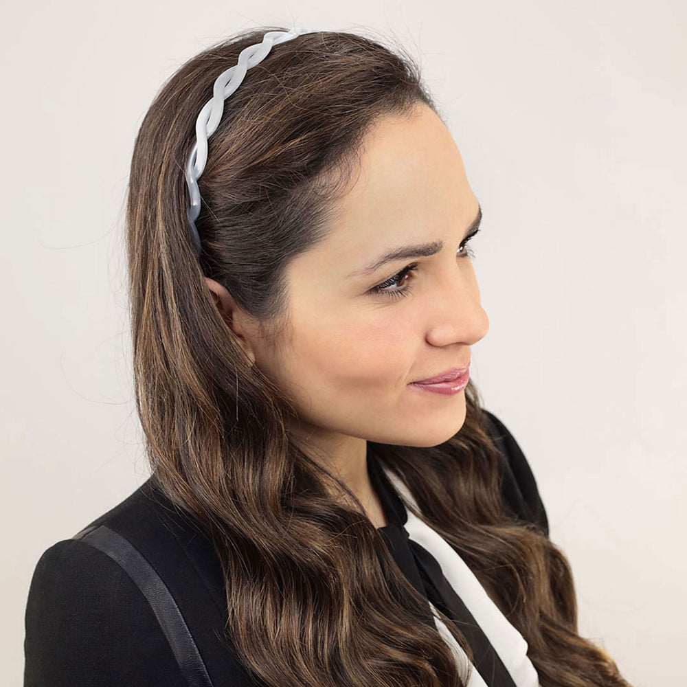 Frisur mit schmalen, weißen, geflochtenen Haarreif Florenz