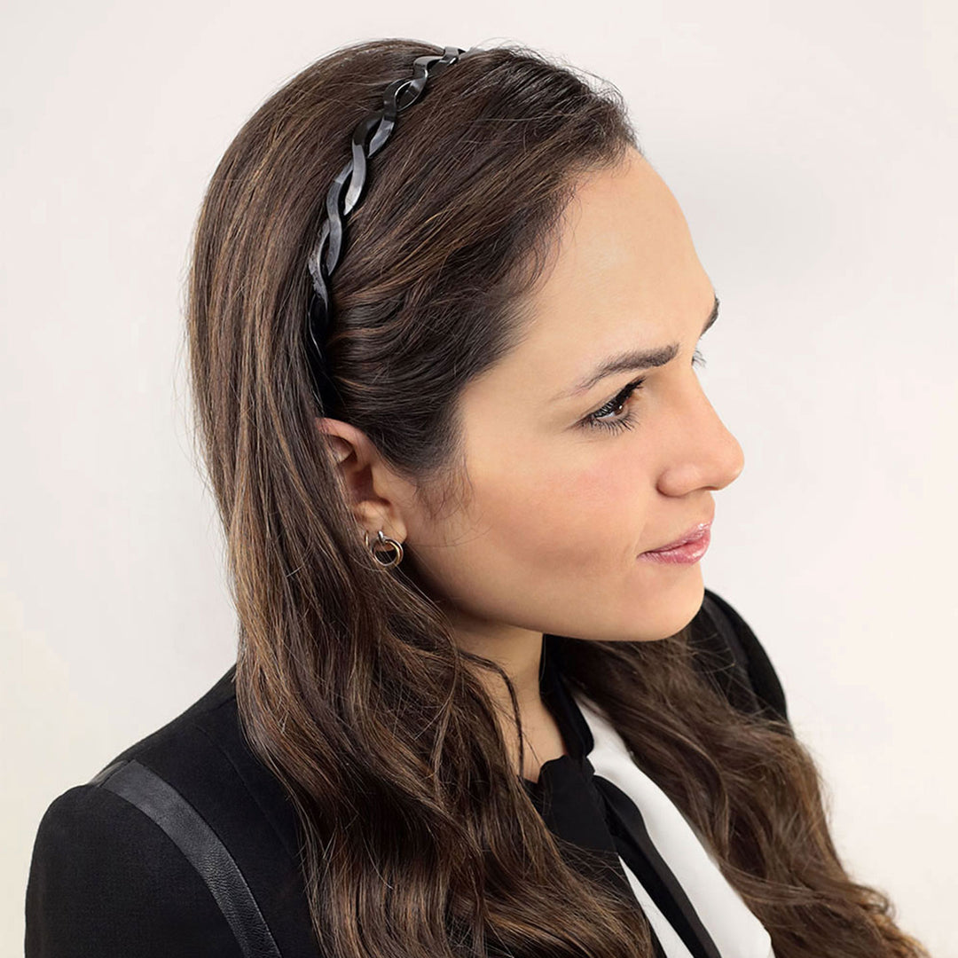 Frisur mit schmalen, schwarzen, geflochtenen Haarreif Mailand