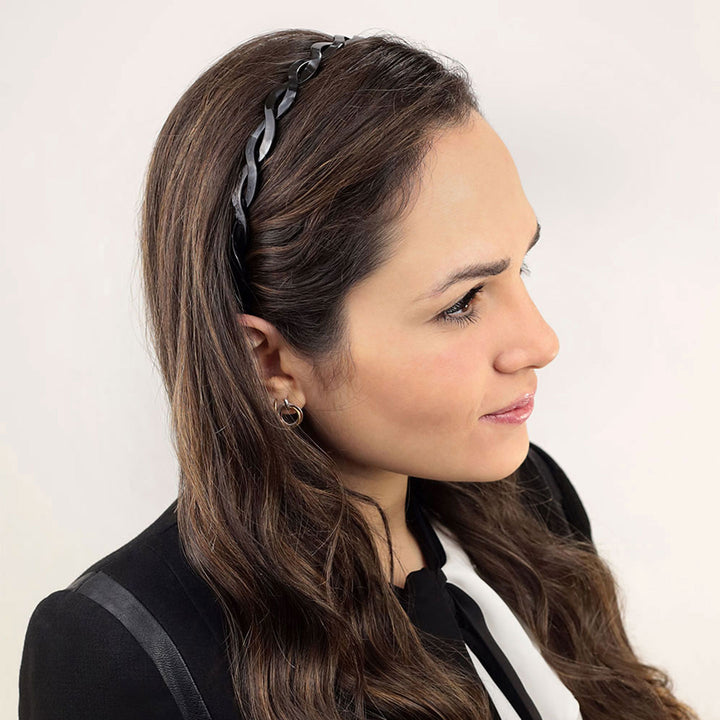 Frisur mit schmalen, schwarzen, geflochtenen Haarreif Mailand