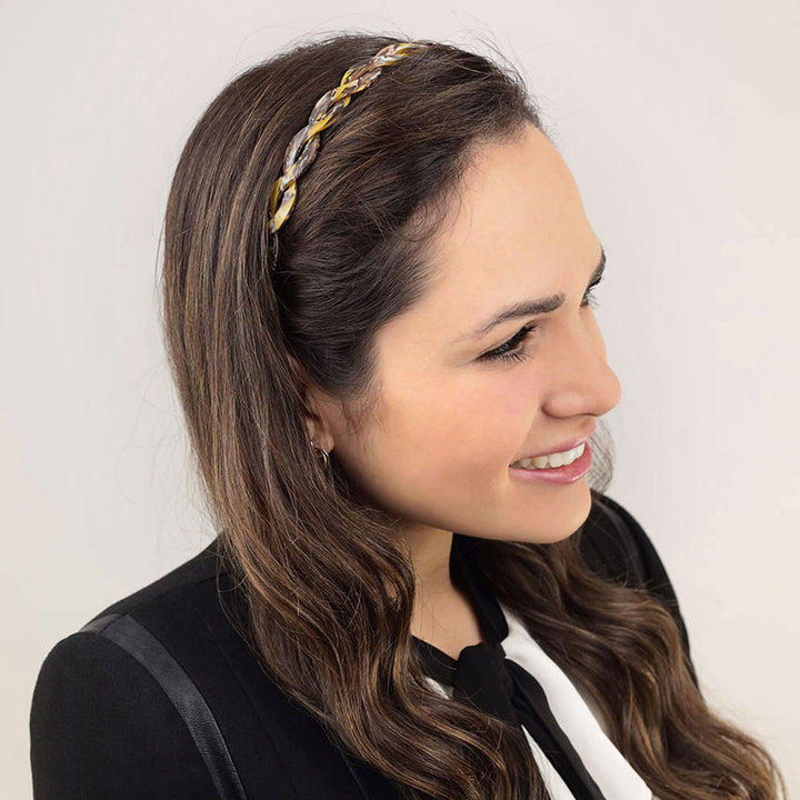 Frisur mit schmalen, gelb-braunen, geflochtenen Haarreif Taipeh