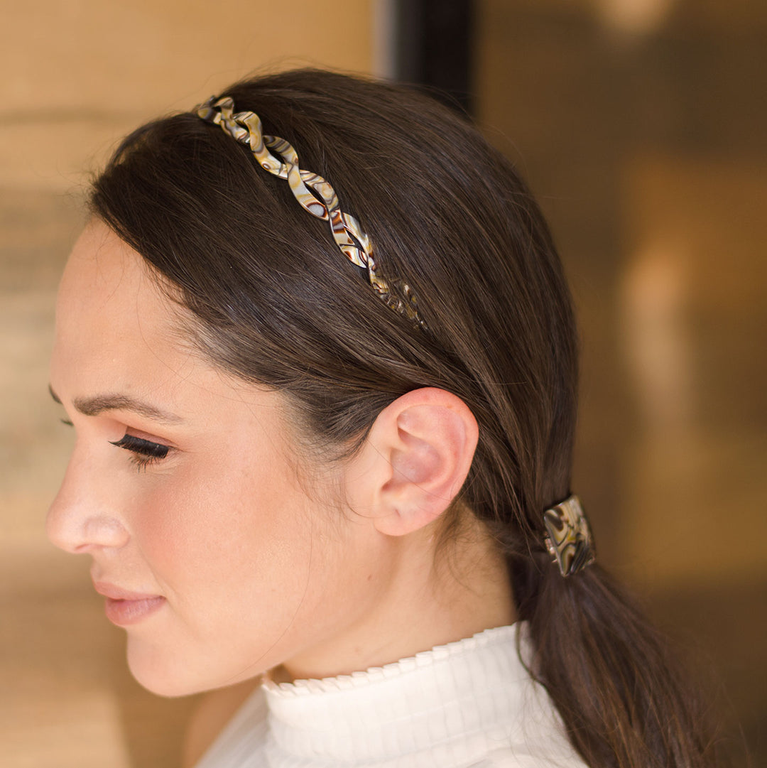 Frisur mit schmalen, geflochtenen Haarreif St. Petersburg