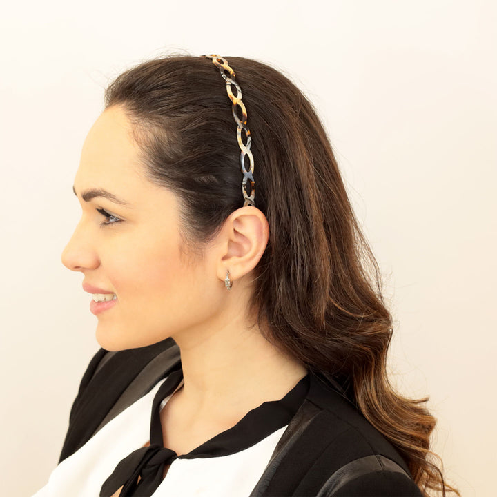 Frisur mit schmalen, gold-silbernen Haarreif Kairo mit ovaler Ringreihe