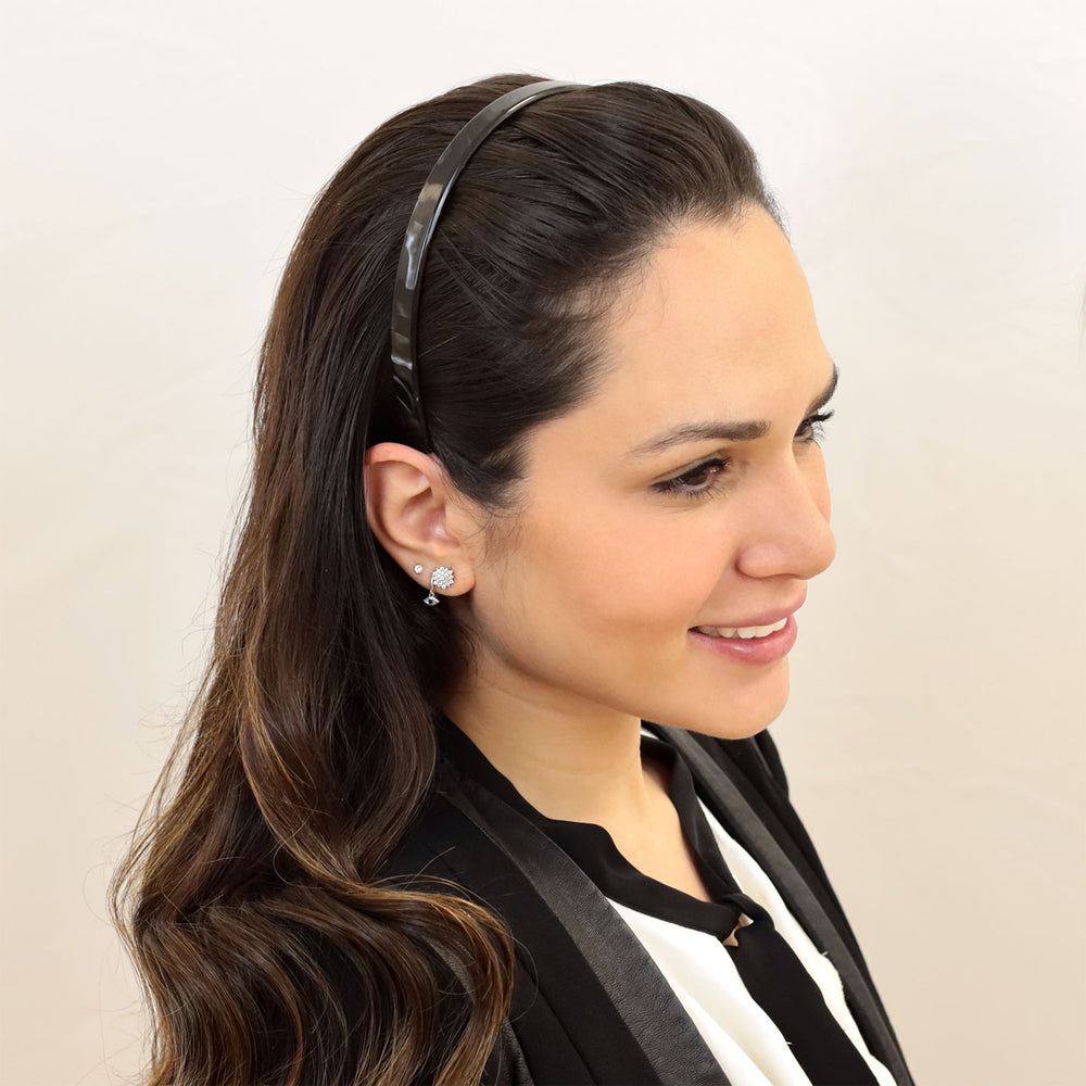 Frisur mit schmalen, schwarzen Haarreif Mailand