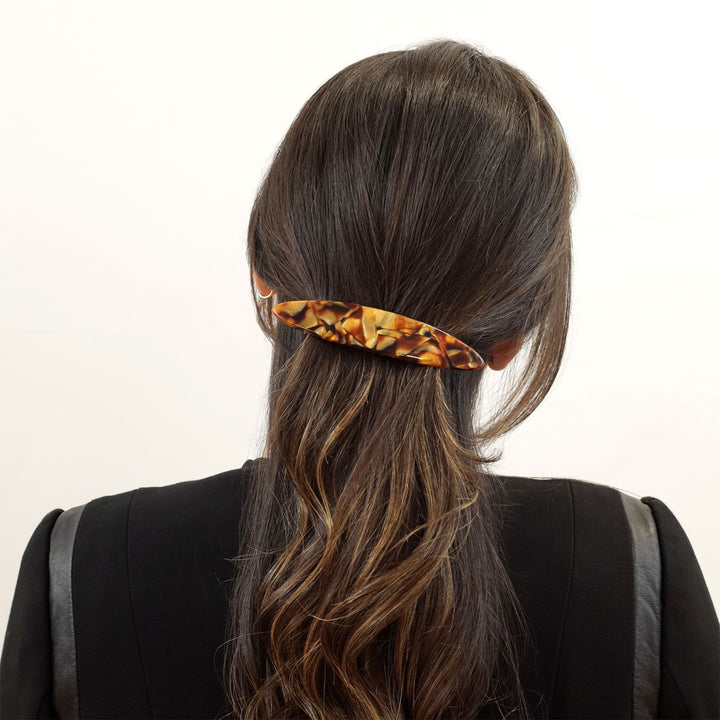 Halboffene Frisur mit großer, elliptischer Haarspange Granada