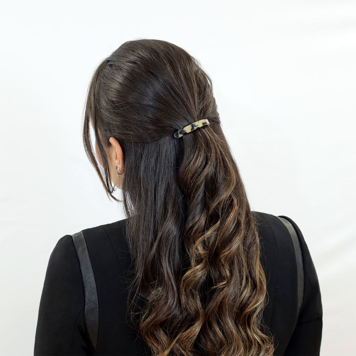 Halboffene Frisur mit kleiner Haarspange Lausanne