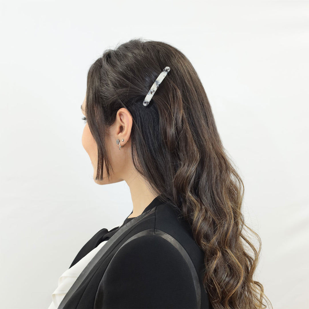 Frisur mit kleiner Haarspange Reykjavik